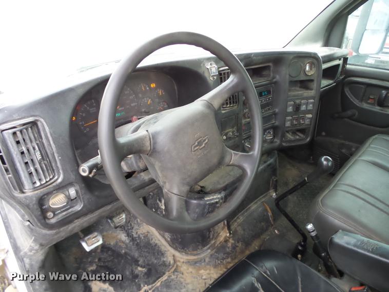 image for item DB0096 2006 Chevrolet C7500 service truck with crane