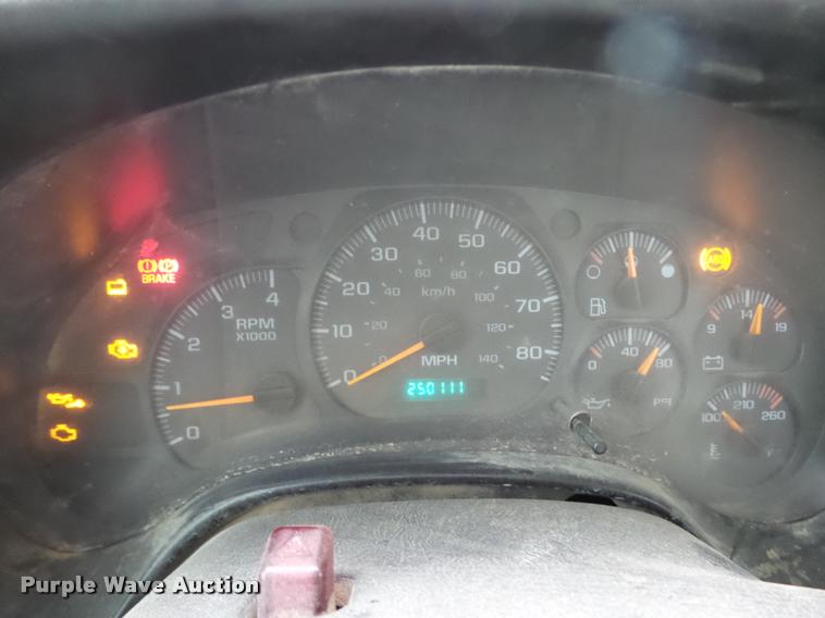 image for item DB0096 2006 Chevrolet C7500 service truck with crane