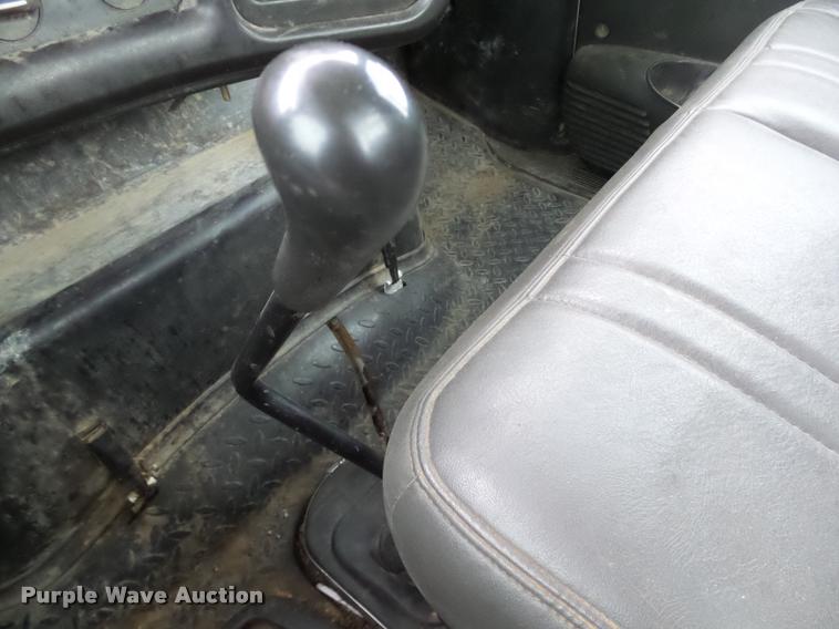 image for item DB0096 2006 Chevrolet C7500 service truck with crane