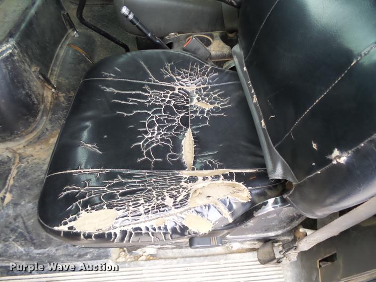 image for item DB0096 2006 Chevrolet C7500 service truck with crane