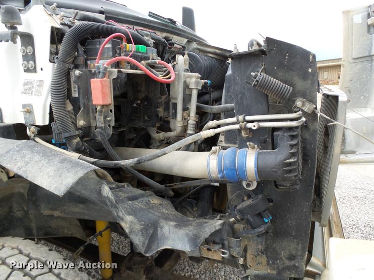 image for item DB0096 2006 Chevrolet C7500 service truck with crane