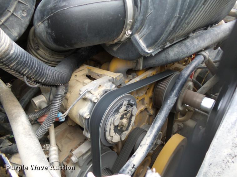 image for item DB0096 2006 Chevrolet C7500 service truck with crane