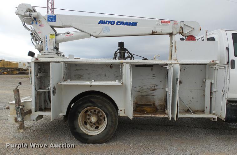 image for item DB0096 2006 Chevrolet C7500 service truck with crane