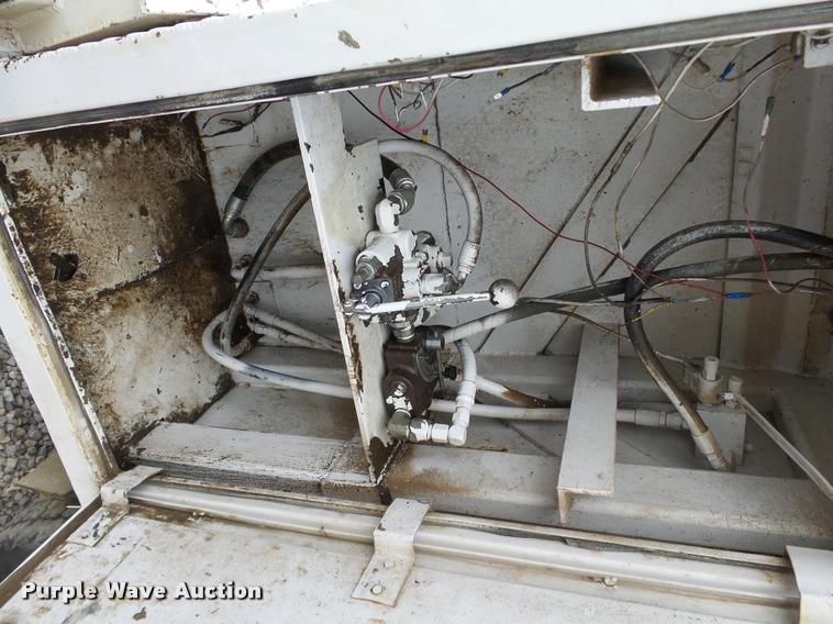 image for item DB0096 2006 Chevrolet C7500 service truck with crane