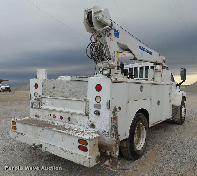 image for item DB0096 2006 Chevrolet C7500 service truck with crane