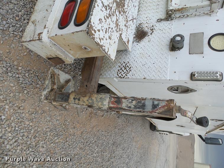 image for item DB0096 2006 Chevrolet C7500 service truck with crane