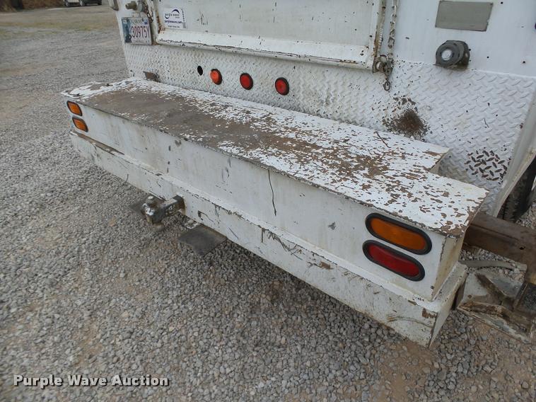 image for item DB0096 2006 Chevrolet C7500 service truck with crane