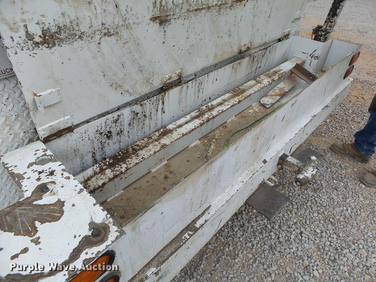 image for item DB0096 2006 Chevrolet C7500 service truck with crane