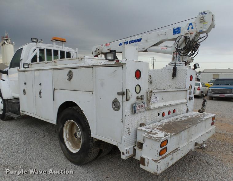 image for item DB0096 2006 Chevrolet C7500 service truck with crane