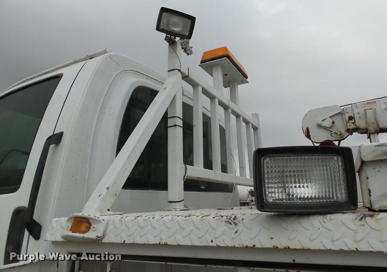 image for item DB0096 2006 Chevrolet C7500 service truck with crane