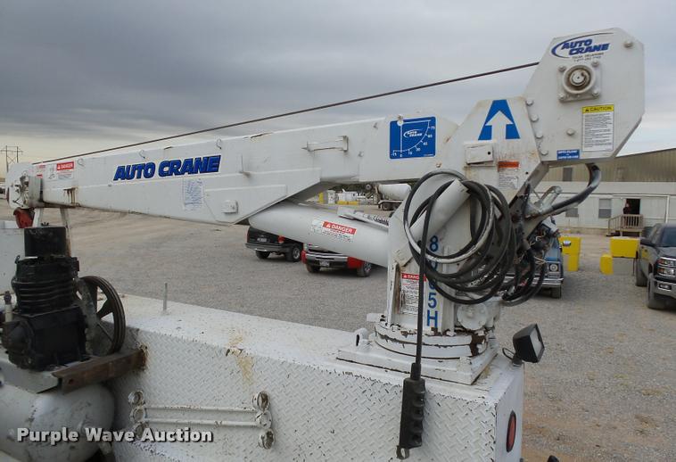 image for item DB0096 2006 Chevrolet C7500 service truck with crane