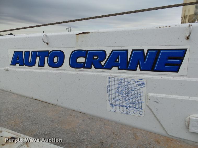 image for item DB0096 2006 Chevrolet C7500 service truck with crane