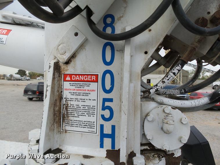 image for item DB0096 2006 Chevrolet C7500 service truck with crane