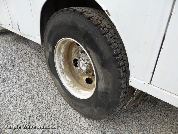 image for item DB0096 2006 Chevrolet C7500 service truck with crane