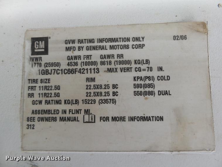 image for item DB0096 2006 Chevrolet C7500 service truck with crane