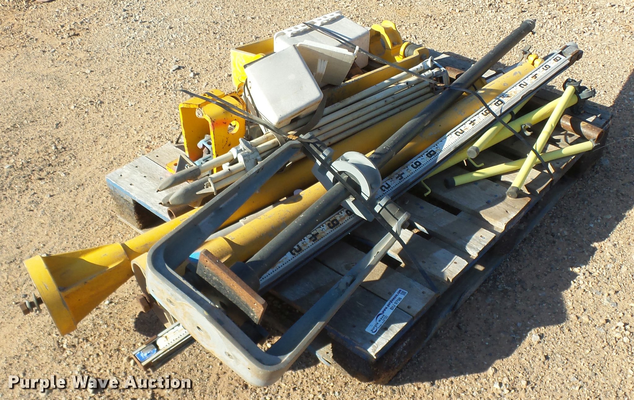 Surveying equipment in Edmond, OK Item BU9798 sold Purple Wave