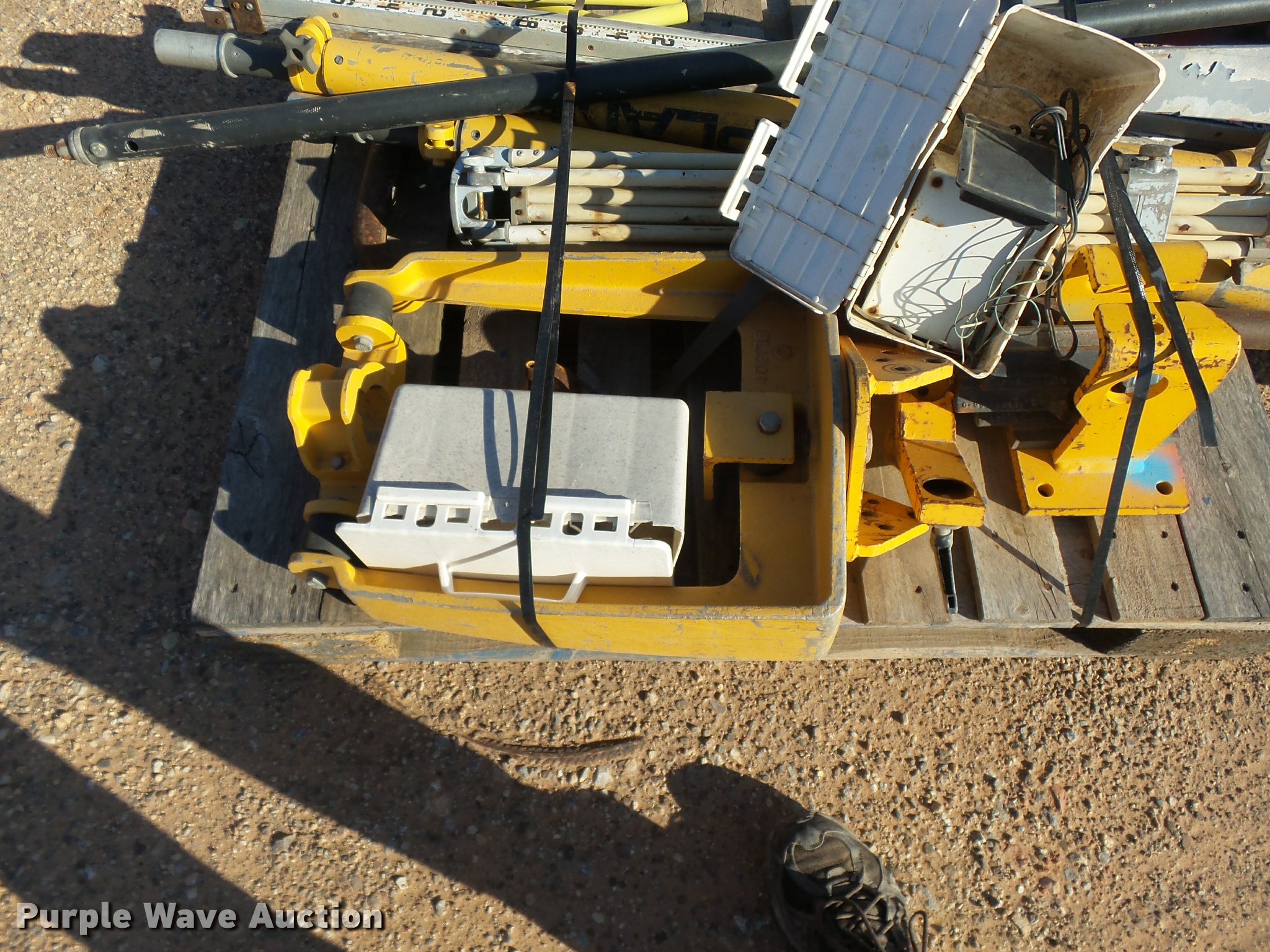 Surveying equipment in Edmond, OK Item BU9798 sold Purple Wave