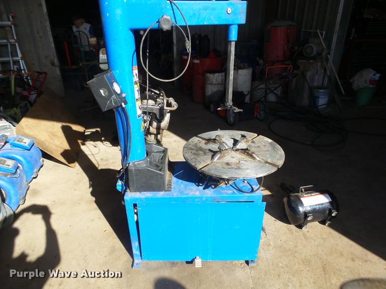 Atlas TC489 tire machine in Dodge City, KS Item BY9668 sold Purple Wave