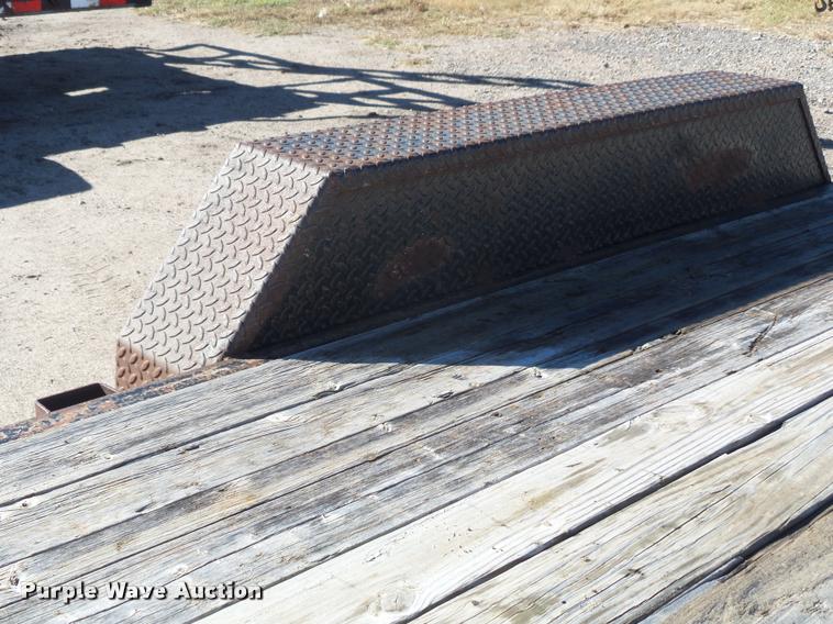 image for item DA4694 2001 PJ utility trailer