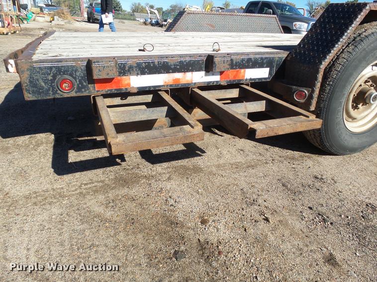 image for item DA4694 2001 PJ utility trailer