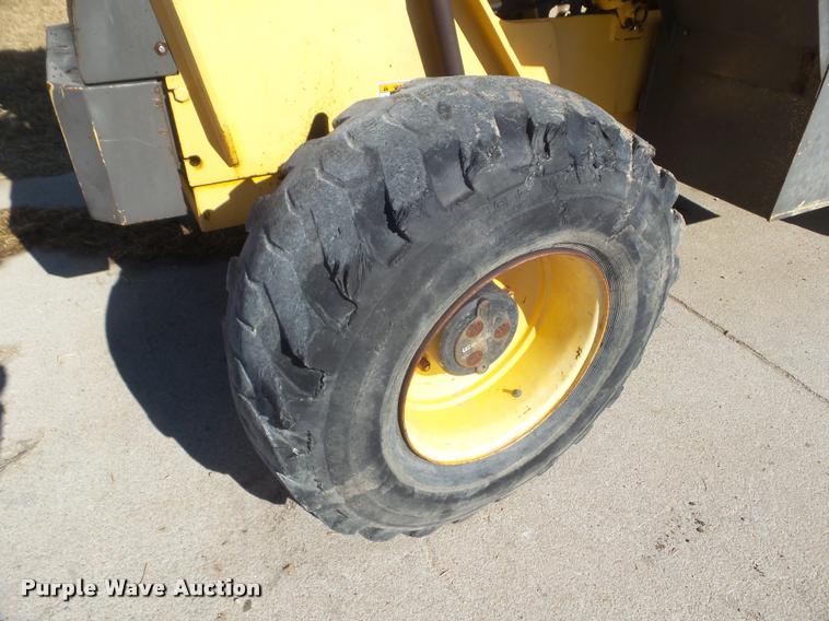 image for item DA4716 2001 Gehl 553 telehandler