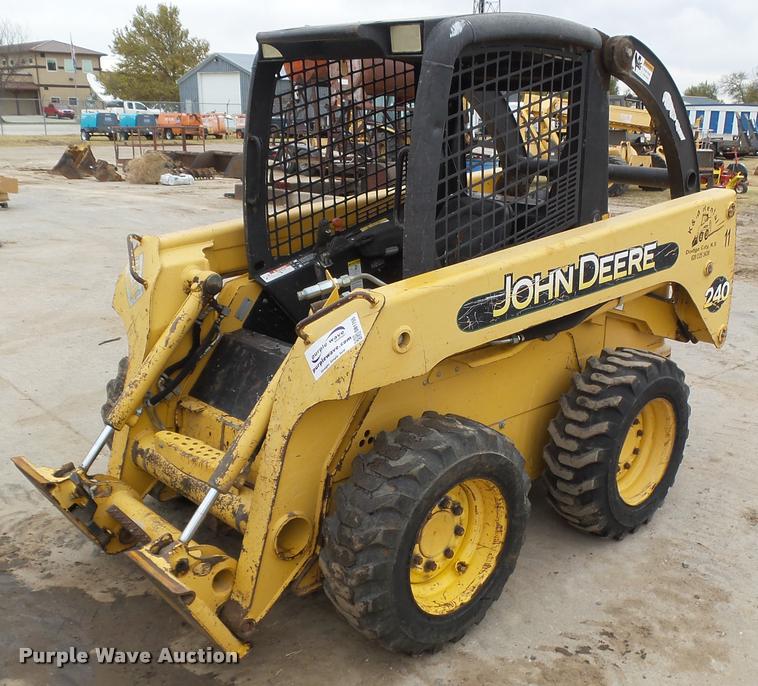 image for item DB1755 2003 John Deere 240 skid steer