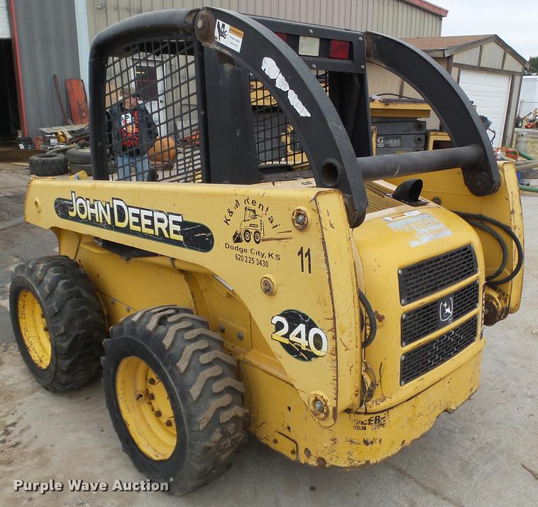 image for item DB1755 2003 John Deere 240 skid steer