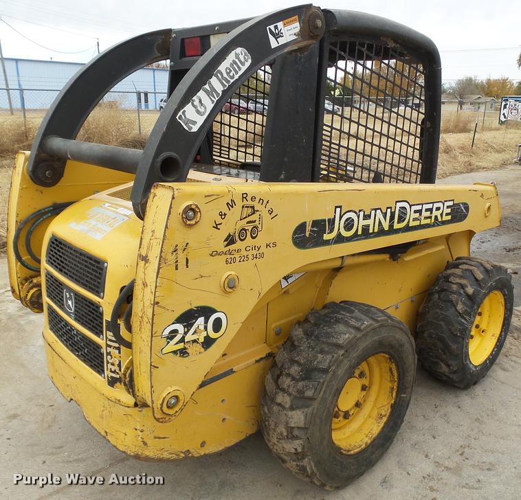 image for item DB1755 2003 John Deere 240 skid steer