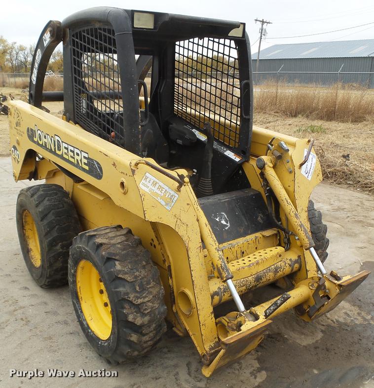 image for item DB1755 2003 John Deere 240 skid steer