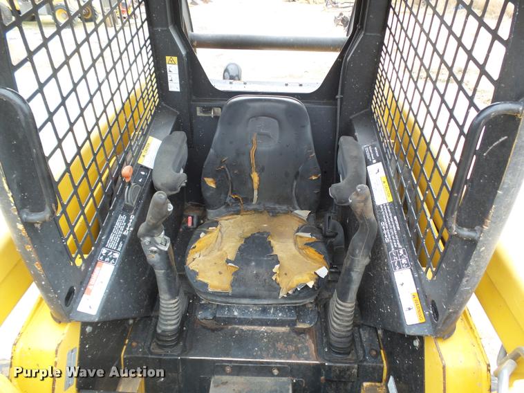 image for item DB1755 2003 John Deere 240 skid steer