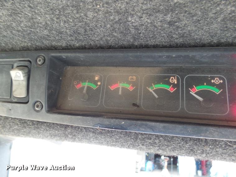 image for item DB1755 2003 John Deere 240 skid steer