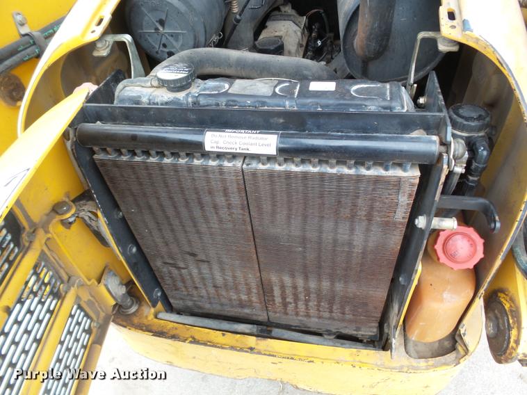 image for item DB1755 2003 John Deere 240 skid steer