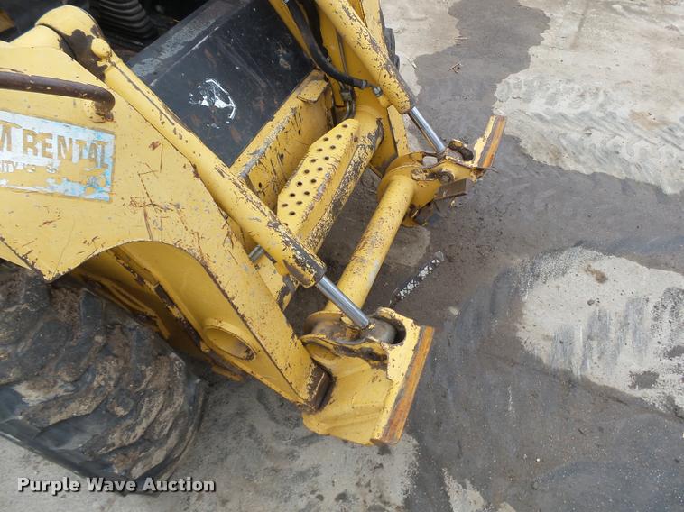 image for item DB1755 2003 John Deere 240 skid steer