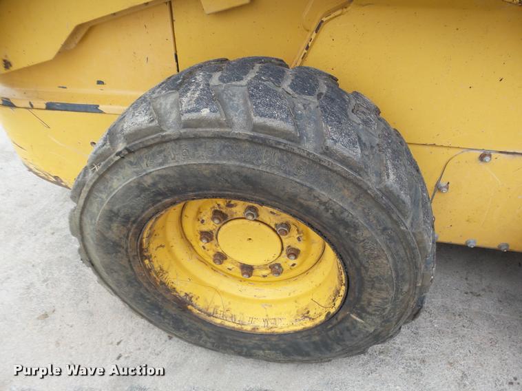 image for item DB1755 2003 John Deere 240 skid steer
