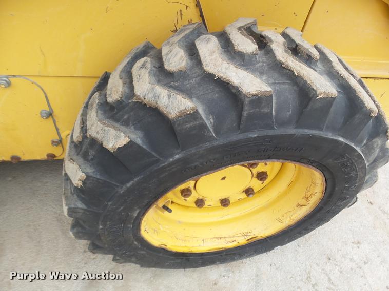 image for item DB1755 2003 John Deere 240 skid steer
