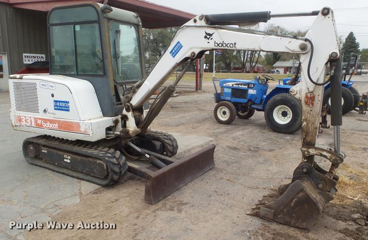 image for item DB3601 2000 Bobcat 331 compact excavator