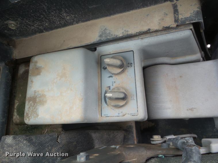 image for item DB3601 2000 Bobcat 331 compact excavator