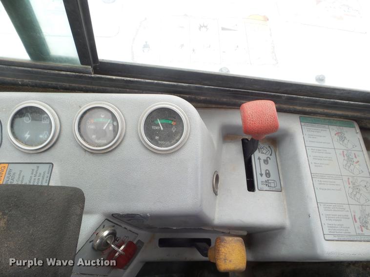 image for item DB3601 2000 Bobcat 331 compact excavator