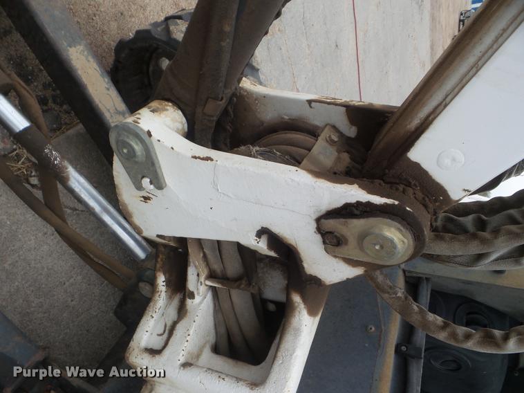 image for item DB3601 2000 Bobcat 331 compact excavator