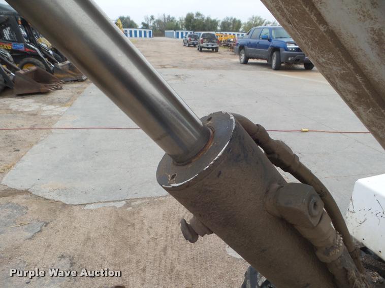 image for item DB3601 2000 Bobcat 331 compact excavator