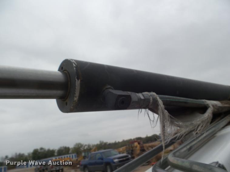 image for item DB3601 2000 Bobcat 331 compact excavator