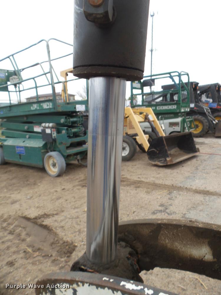 image for item DB3601 2000 Bobcat 331 compact excavator