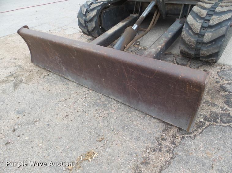 image for item DB3601 2000 Bobcat 331 compact excavator