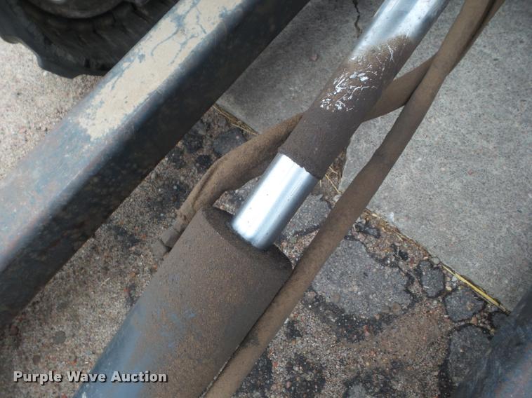 image for item DB3601 2000 Bobcat 331 compact excavator