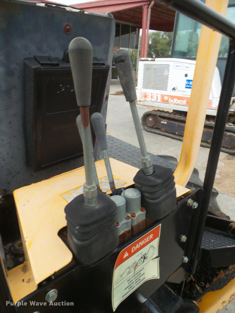 image for item DB3603 2005 Lay-mor LB30 backhoe