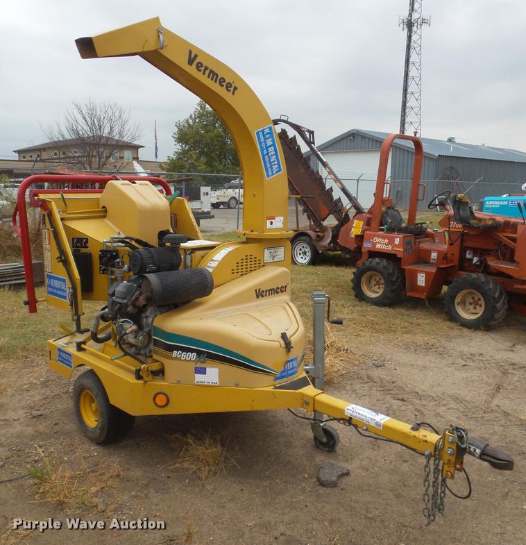 image for item DB3612 2006 Vermeer BC600XL wood chipper
