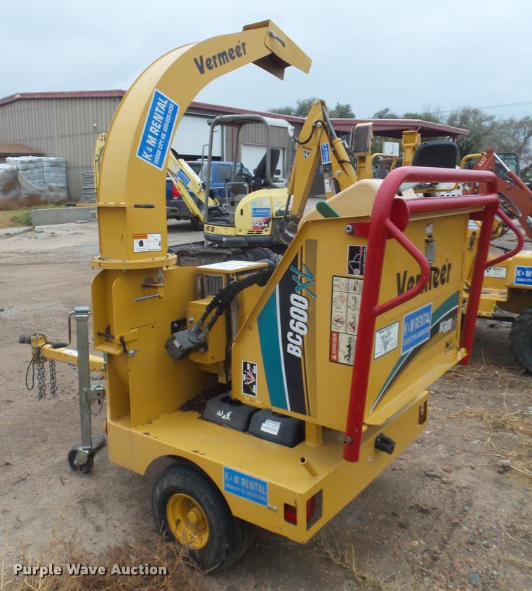 image for item DB3612 2006 Vermeer BC600XL wood chipper
