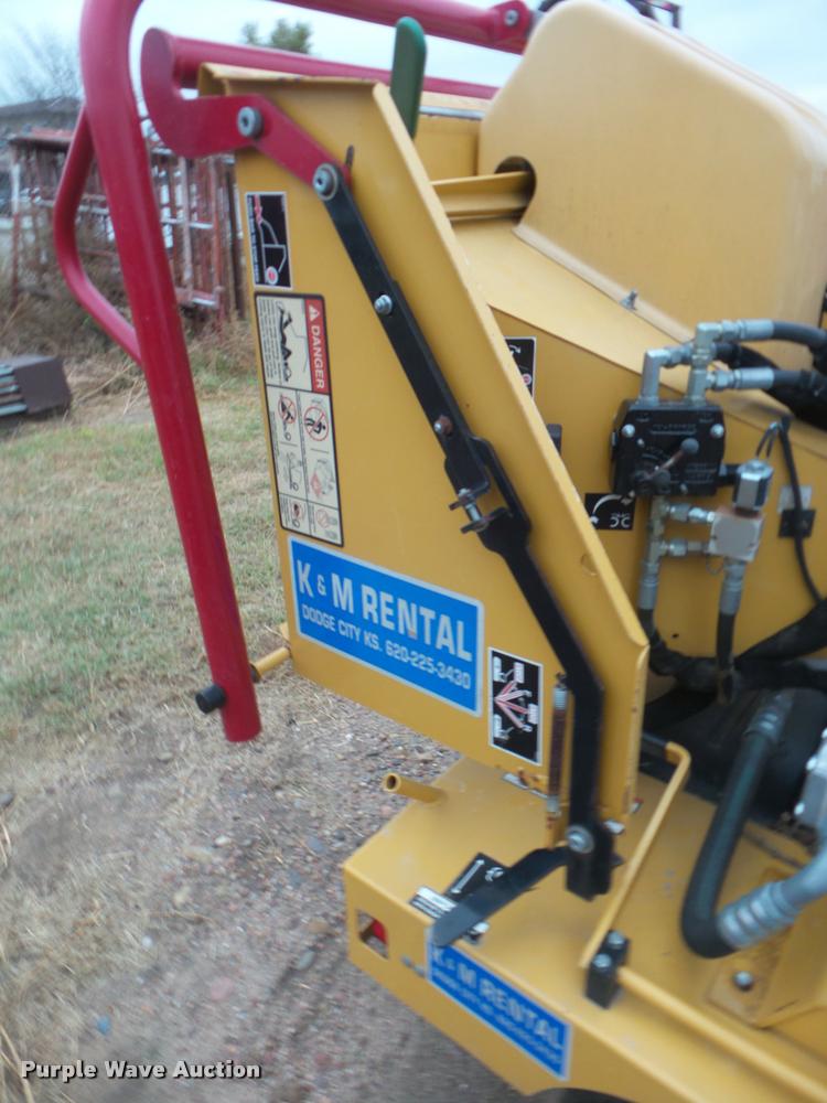 image for item DB3612 2006 Vermeer BC600XL wood chipper