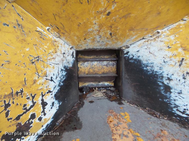 image for item DB3612 2006 Vermeer BC600XL wood chipper