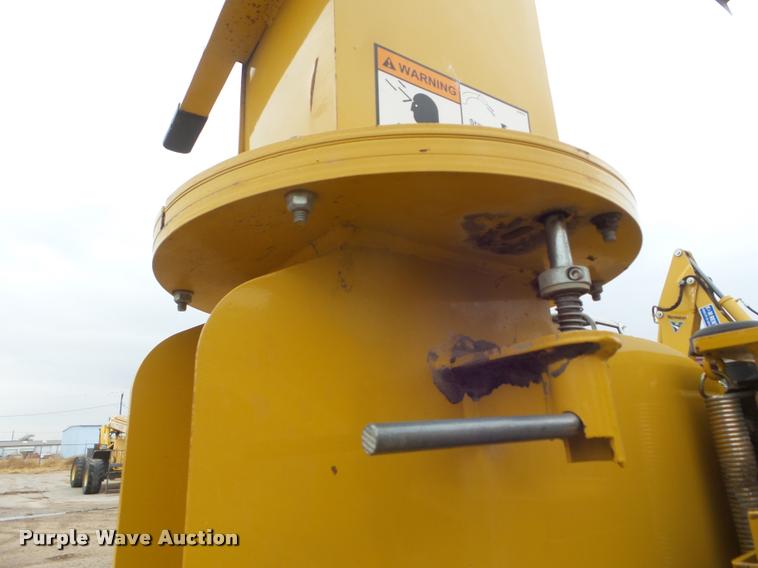 image for item DB3612 2006 Vermeer BC600XL wood chipper